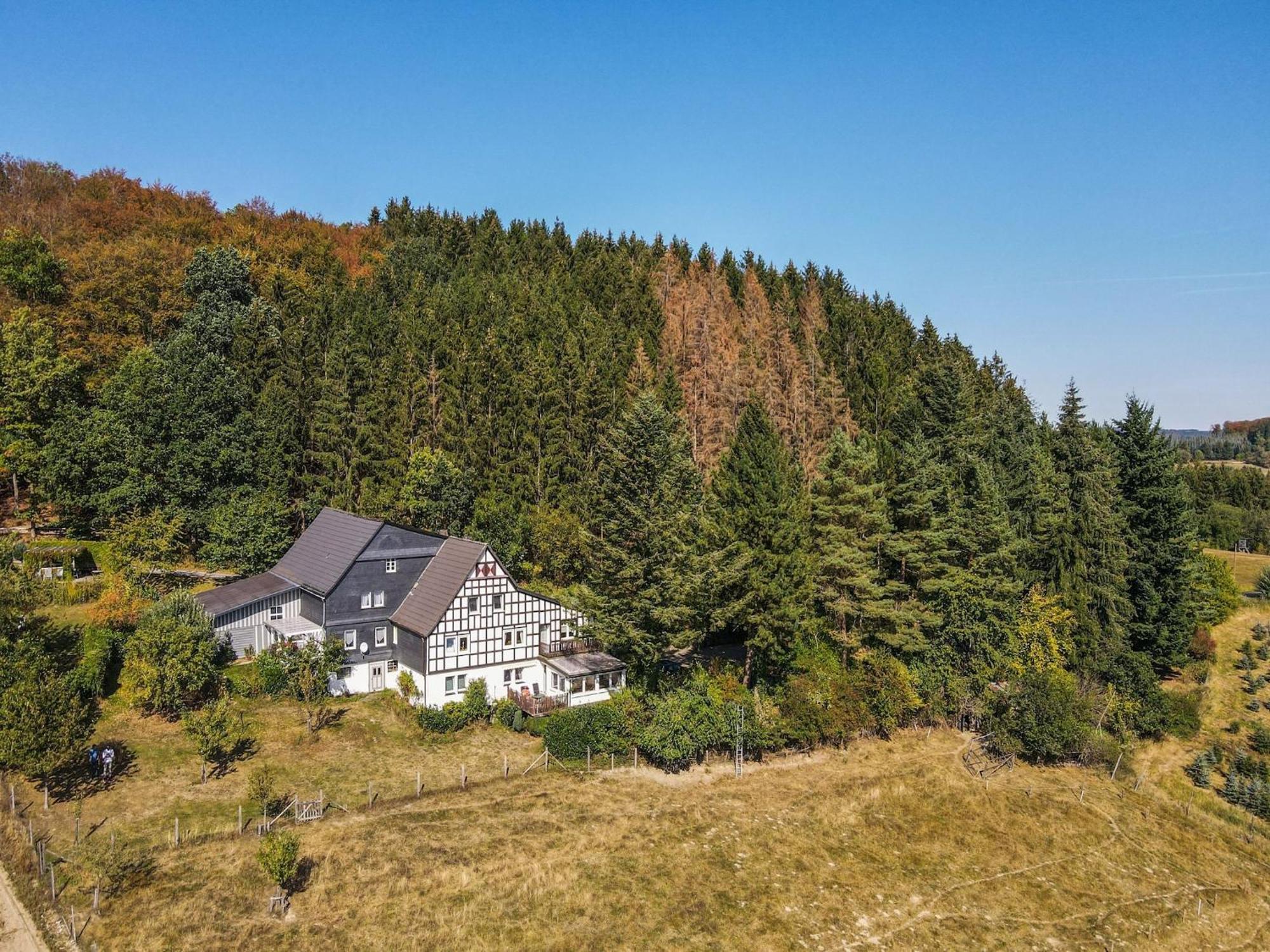 Spacious Holiday Home in Menkhausen near Ski Area Schmallenberg Exterior foto